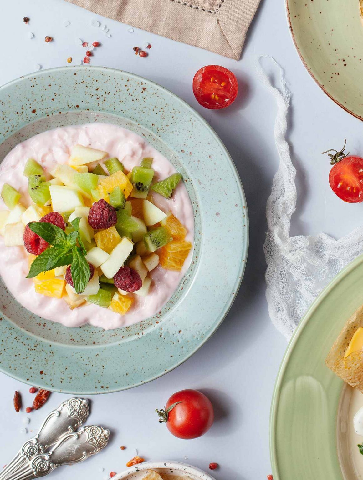 Greek yogurt breakfast bowls with toppings – EasyMeals